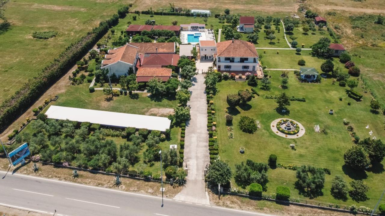 Christopher'S Apartments Улцин Екстериор снимка