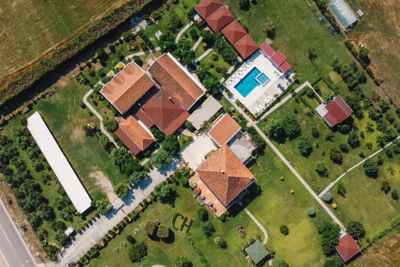 Christopher'S Apartments Улцин Екстериор снимка