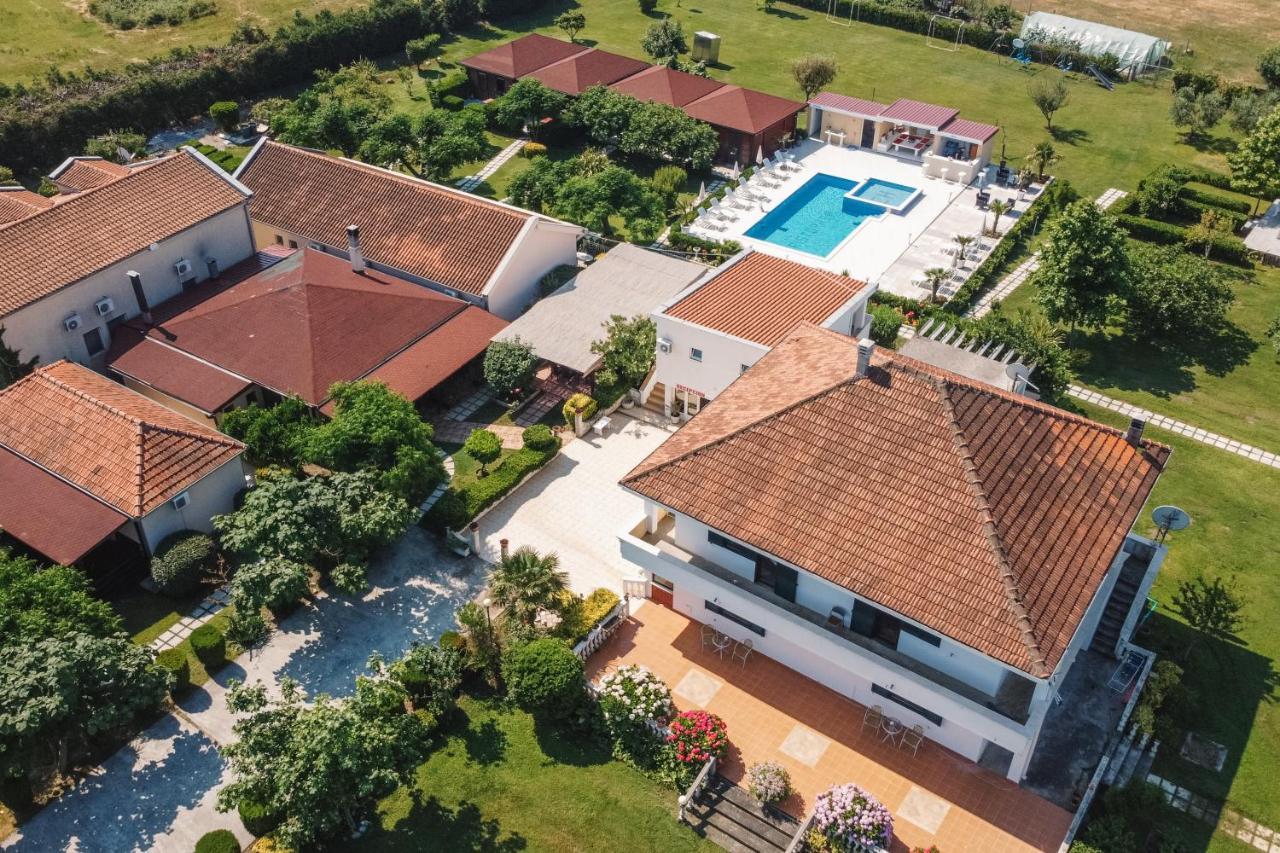 Christopher'S Apartments Улцин Екстериор снимка