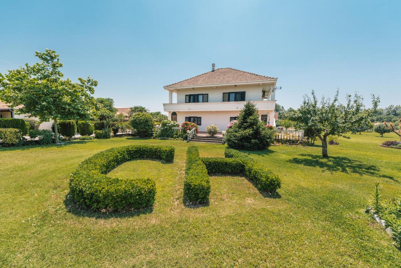 Christopher'S Apartments Улцин Екстериор снимка