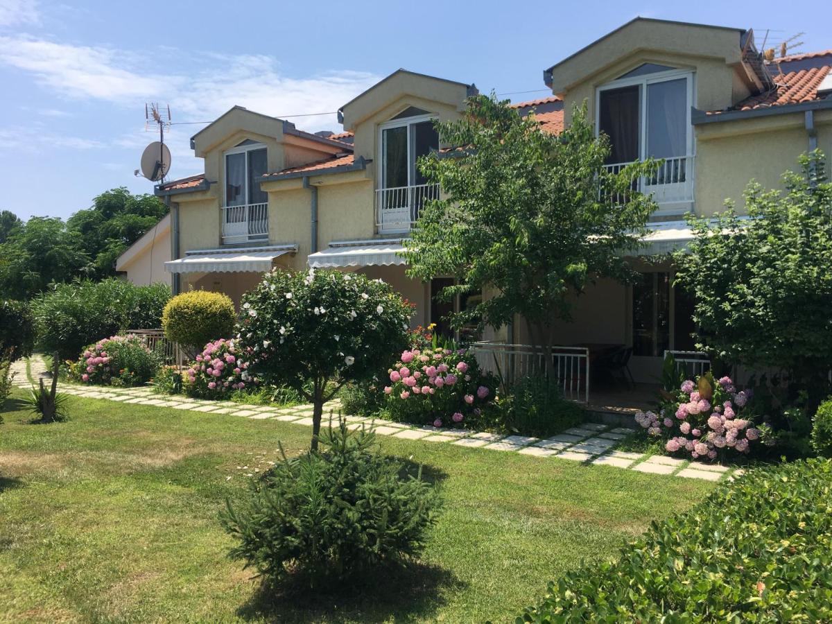 Christopher'S Apartments Улцин Екстериор снимка