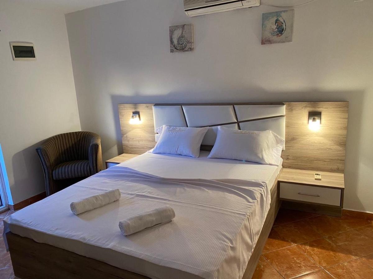 Christopher'S Apartments Улцин Екстериор снимка