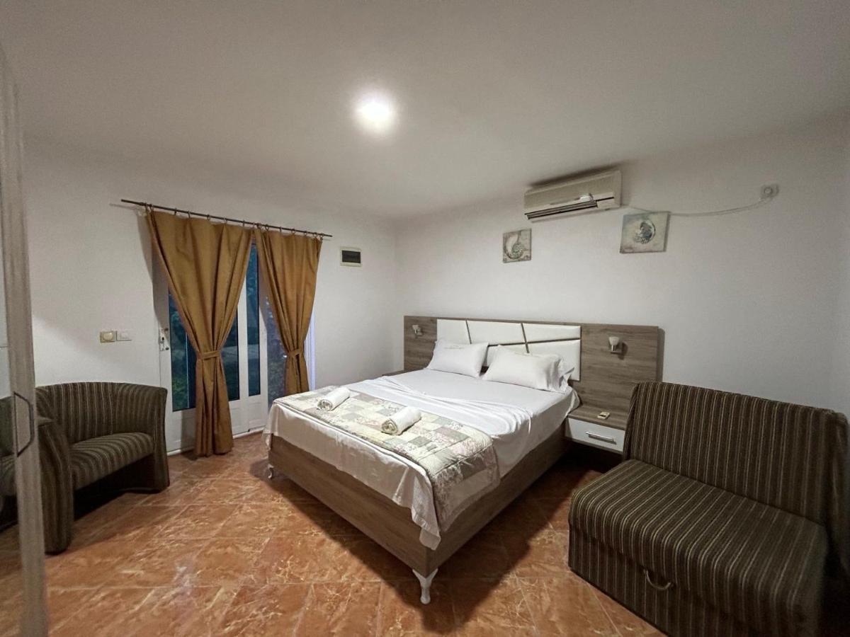 Christopher'S Apartments Улцин Екстериор снимка