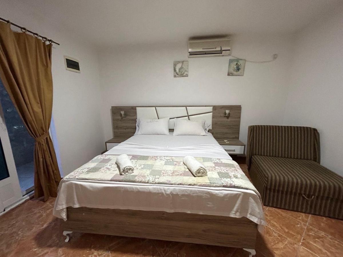 Christopher'S Apartments Улцин Екстериор снимка