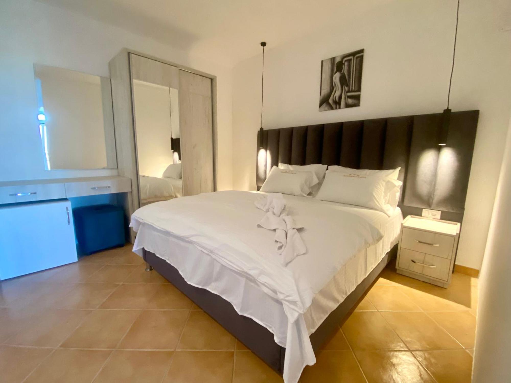 Christopher'S Apartments Улцин Екстериор снимка