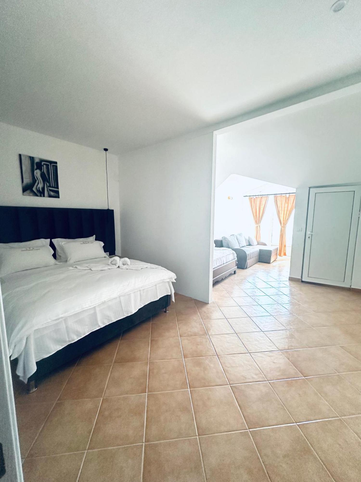 Christopher'S Apartments Улцин Екстериор снимка